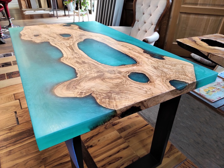 Tavolo artigianale in legno e resina colorata - Oceano