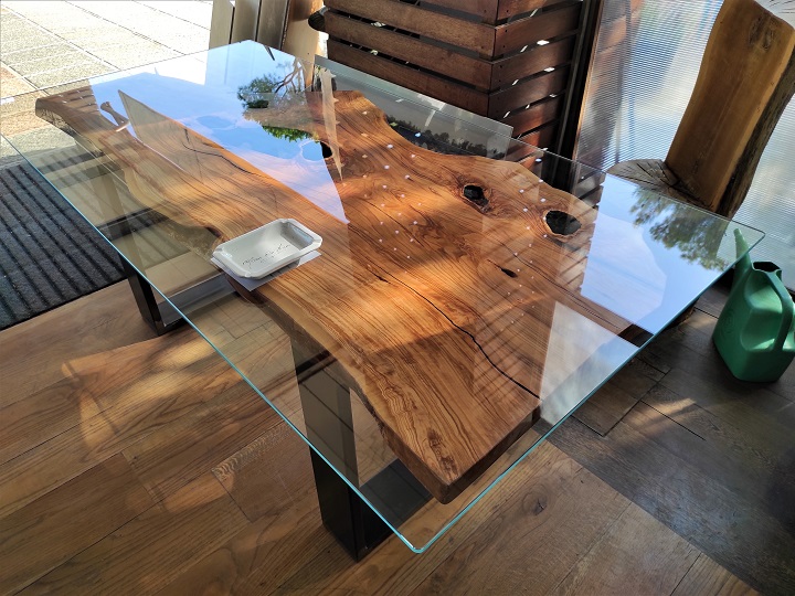 Tavolo in Olivo e vetro