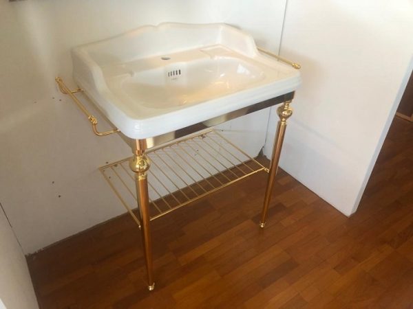 lavabo con struttura oro