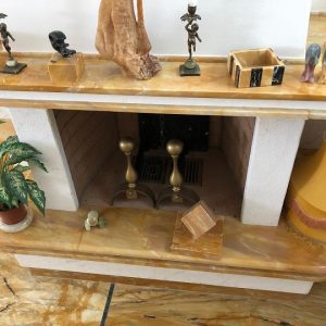 camino marmo giallo