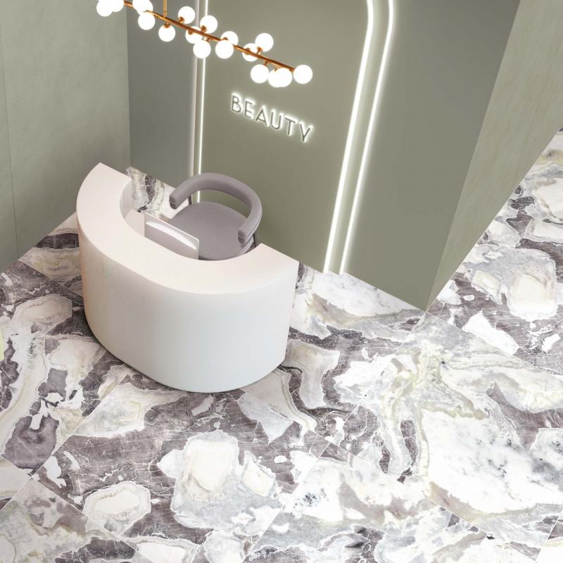 rivestimento verde e pavimento effetto marmo